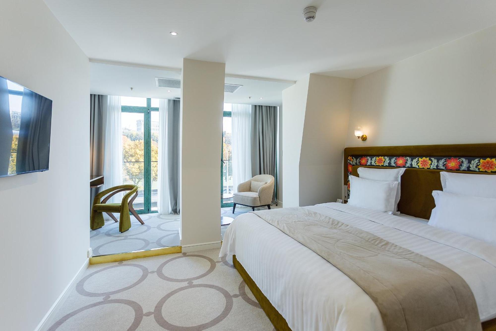 Ambassadori Tbilisi Hotel Ngoại thất bức ảnh Deluxe room