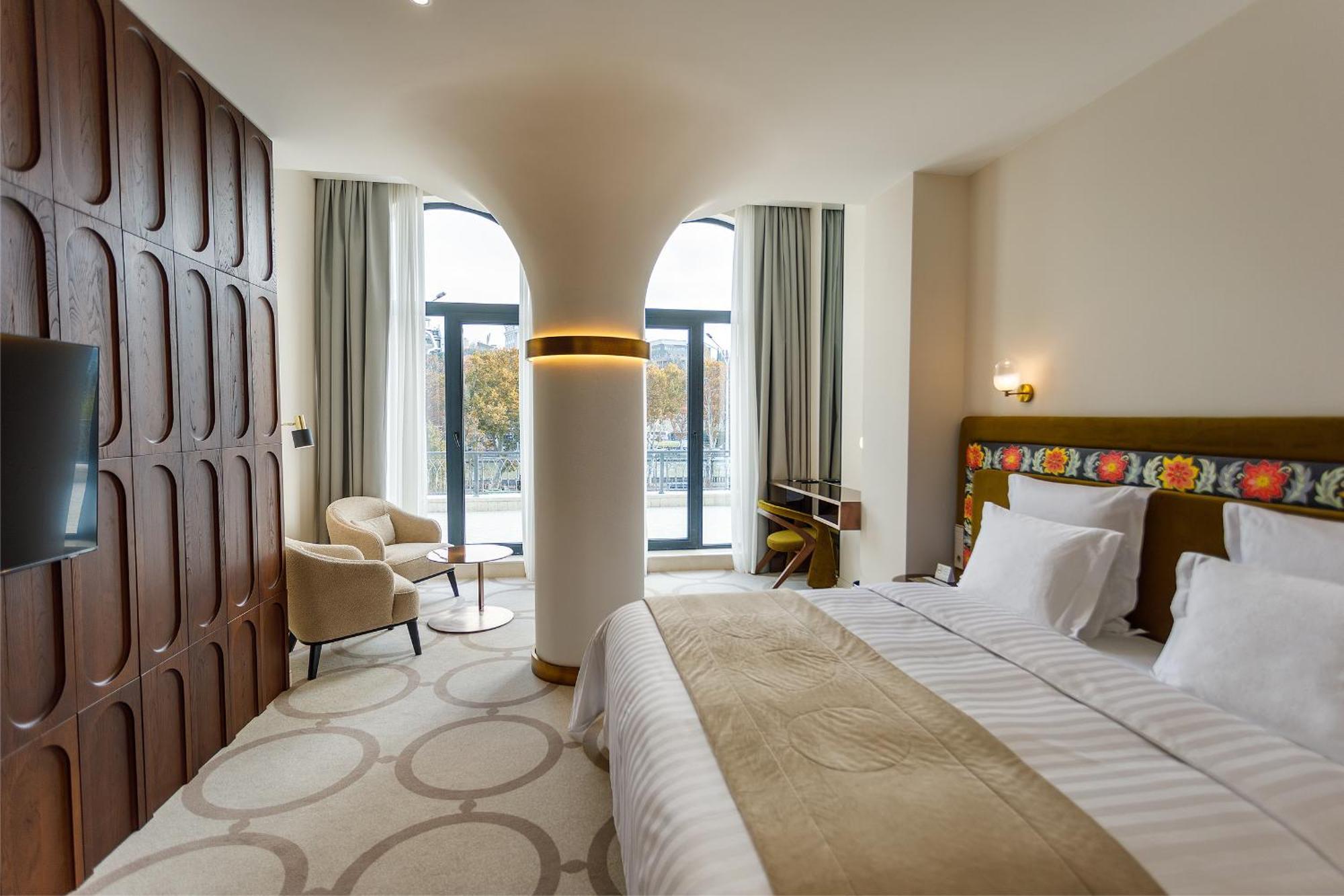 Ambassadori Tbilisi Hotel Ngoại thất bức ảnh Deluxe Room