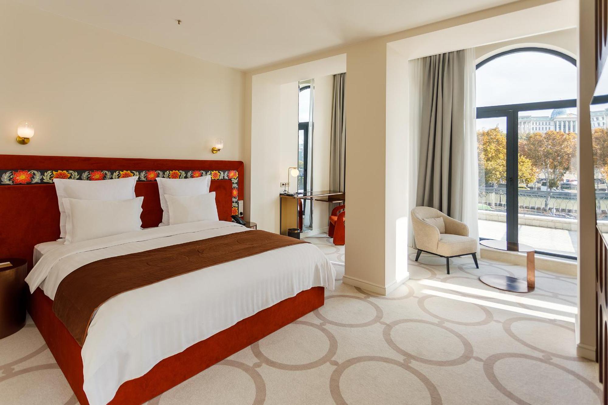 Ambassadori Tbilisi Hotel Ngoại thất bức ảnh A room at the hotel